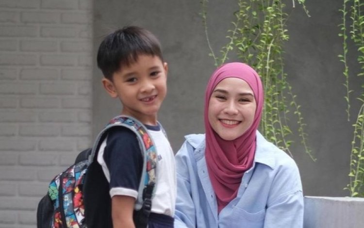 Anak Ketiga Zaskia Adya Mecca Dilarikan ke ICU Setelah Didiagnosis Bronkitis