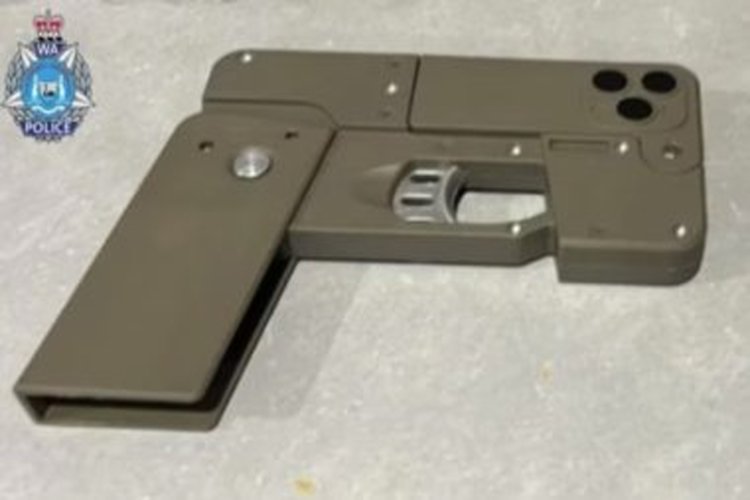 Gokil! Polisi Australia Temukan Pistol Berbentuk Mirip iPhone 14 Pro