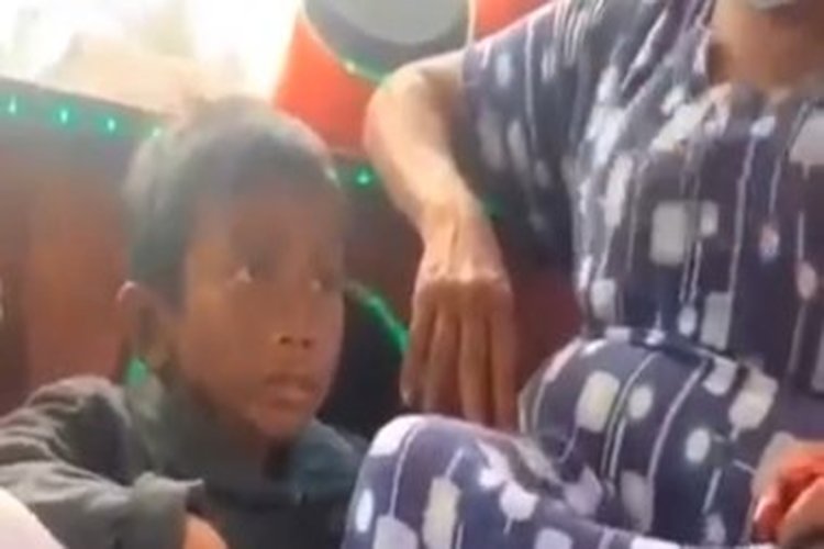 Viral Bocah Disiksa Nenek Sendiri di dalam Angkot Padang, Pelaku Berhasil Diciduk