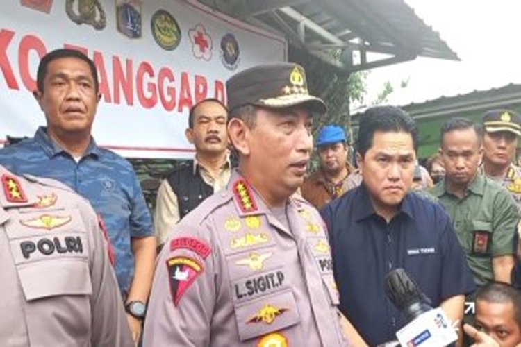 Kapolri dan Menteri BUMN Erick Thohir Tinjau Lokasi Kebakaran Depo Pertamina Plumpang