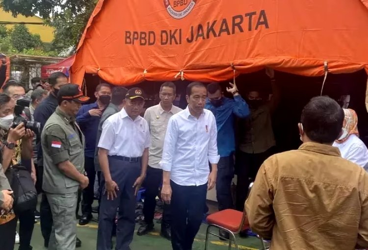 Jokowi Kunjungi Pengungsi Korban Kebakaran Depo Pertamina Plumpang