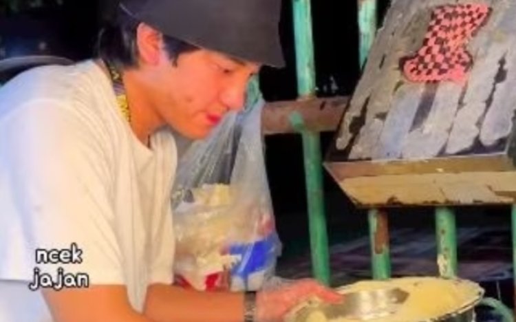 Heboh! Penjual Pancake Disebut Mirip Lee Min Ho di Bekasi