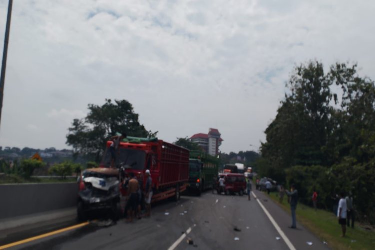 Kecelakaan Beruntun Libatkan 7 Mobil di Tol Jatingaleh Semarang, 2 Meninggal Dunia
