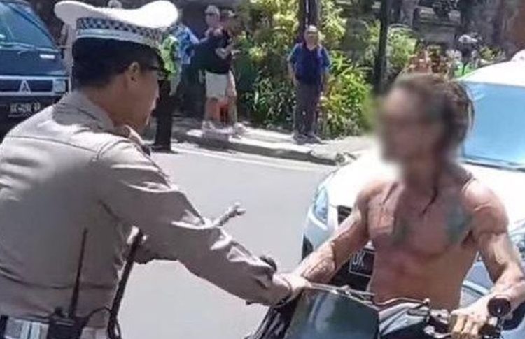 Viral WNA Bentak Polisi usai Terjaring Razia di Bali, Tak Pakai Helm hingga Telanjang Dada Saat Berkendara