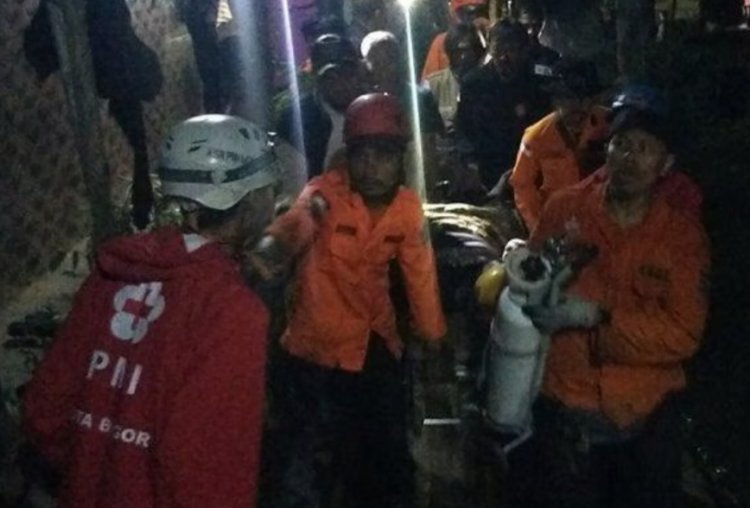 Longsor TPT Rel Kereta Api di Bogor, Dua Warga Tewas