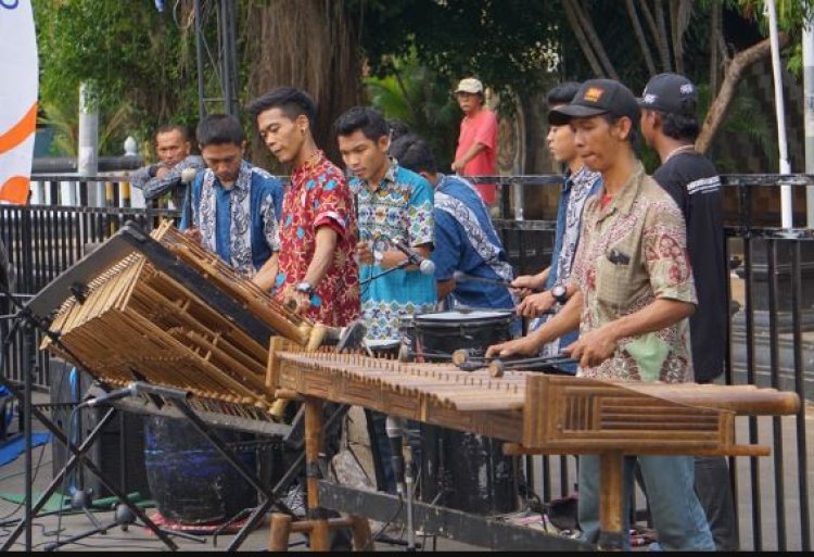 Kelompok Musik Angklung Dilarang Bermain di Jalan Malioboro