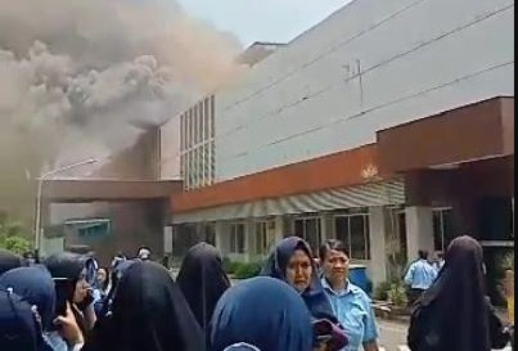 Pabrik Tekstil di Purwakarta Terbakar, Dipicu Percikan Api di Ruang Produksi