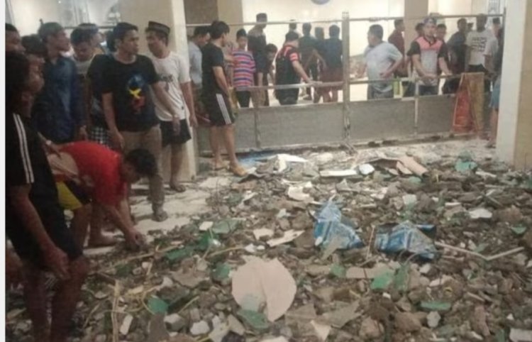 Kubah Masjid di Makassar Roboh Saat Salat Tarawih, 9 Jemaah Terluka