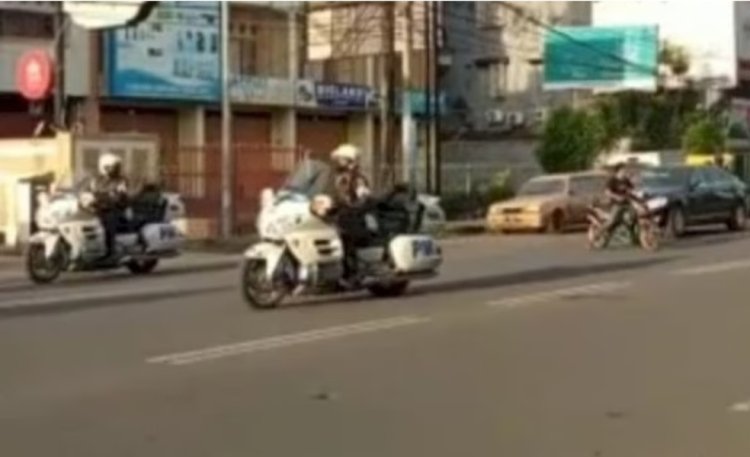 Viral Pemotor Potong Jalur Mobil Presiden Jokowi di Makassar