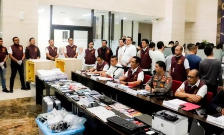 Polri Tangkap 55 WNA-6 WNI Sindikat Fraud Internasional di Jakarta