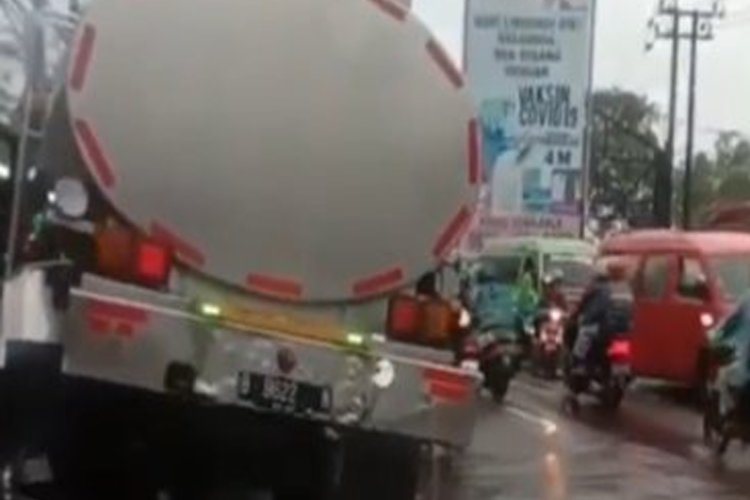 Truk Tangki Tabrak 5 Motor di Balaraja Tangerang, 3 Orang Tewas di Lokasi
