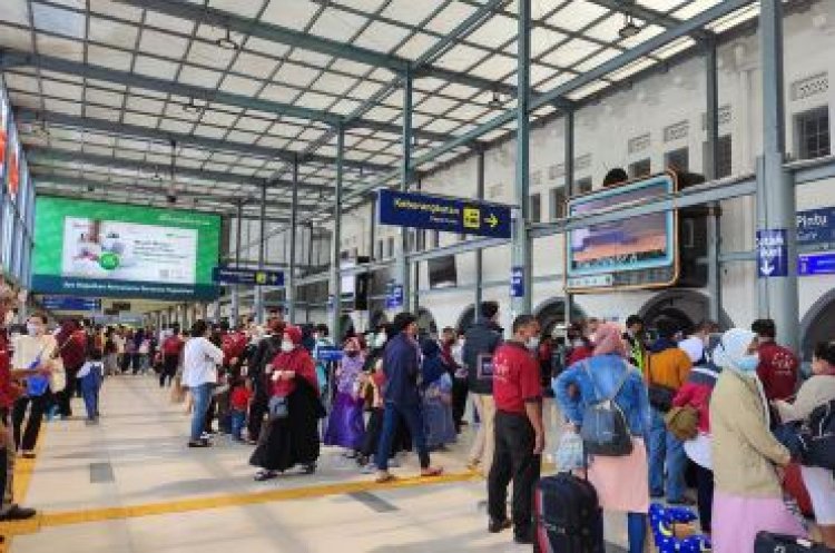 23.000 Orang Tinggalkan Jakarta dari Stasiun Pasar Senen di H-7 Lebaran,