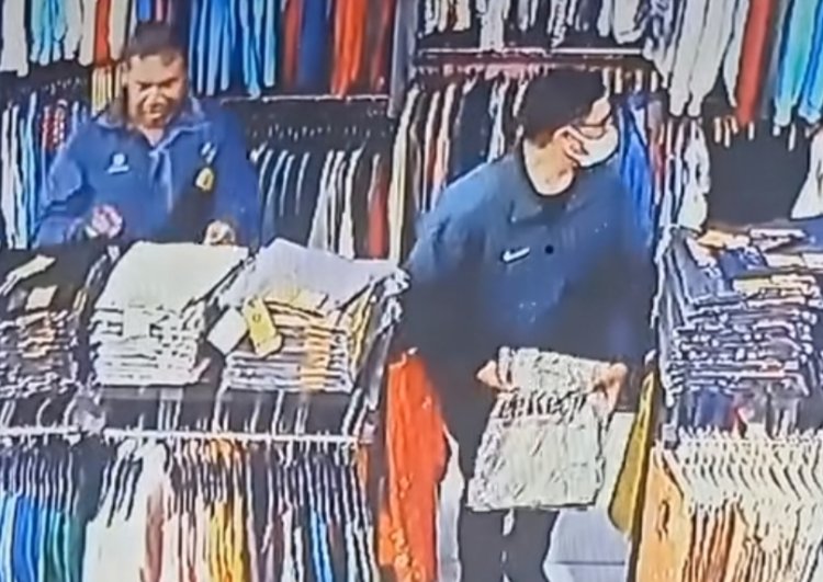 Terekam CCTV, Pria Mencuri di Toko Baju di Karawang