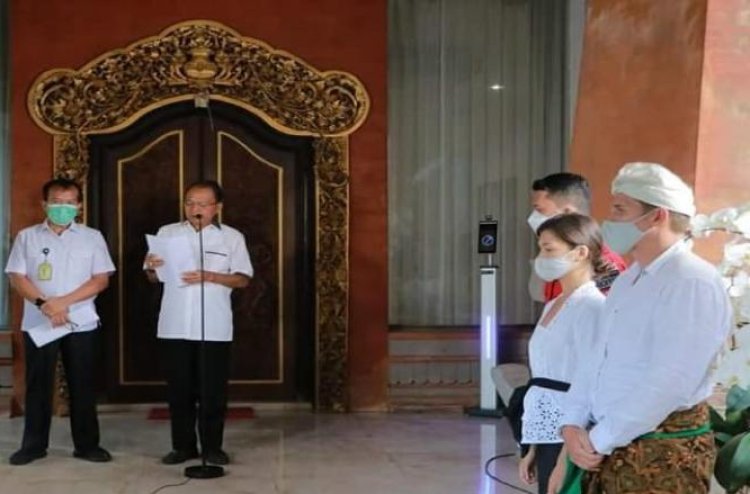 WNA Rusia Dideportasi Buntut Pose Bugil di Pohon Kayu Putih Bali