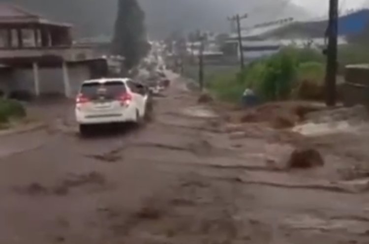 Banjir Bandang Terjang Kawasan Deli Serdang, Wisatawan Diminta Waspada