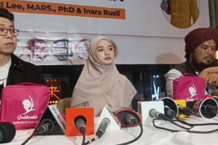 Putuskan Lepas Cadar, Inara Rusli: Sudah Kepikiran Setelah Saya Digugat ...