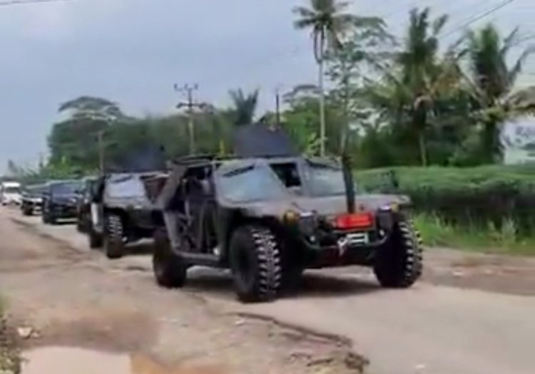 Momen Mobil Paspampres Lewati Jalan Rusak di Lampung, Jokowi Pastikan Kehadirannya