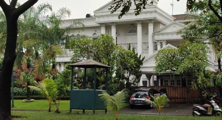 KPK Geledah Rumah Mewah Milik Kepala Bea Cukai Andhi Pramono di Bogor
