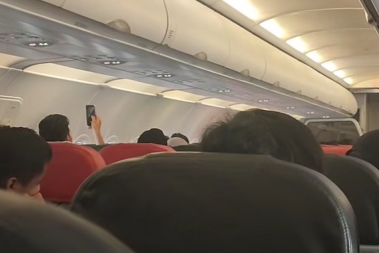 Viral Pilot Nyanyi Fourtwnty di Dalam Pesawat