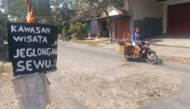 Kondisi Jalan Rusak Jadi Ajang Wisata Jeglongan Sewu di Blitar