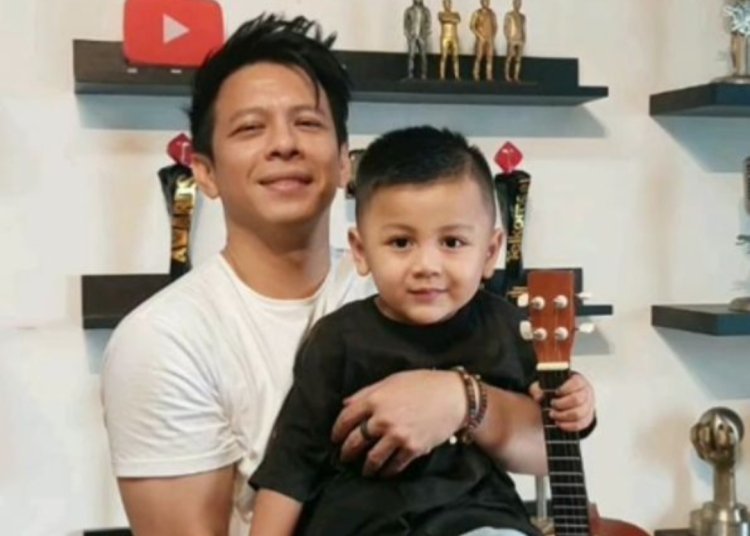 Ngefans Sejak Sang Ayah Meninggal, Balita Ini Akhirnya Bisa Ketemu Ariel NOAH