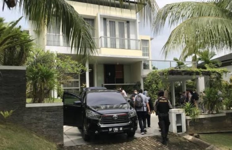 KPK Geledah Rumah Mewah Eks Kepala Bea Cukai Makassar