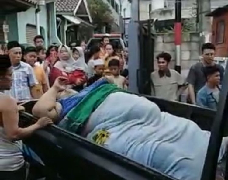 Dramatis, Evakuasi Pria Bobot 300 Kg di Tangerang