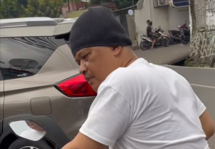Pria Ini Ngaku Polisi Marah Ditegur Merokok Saat Berkendara, Abunya Kena Anak Pemotor Lain