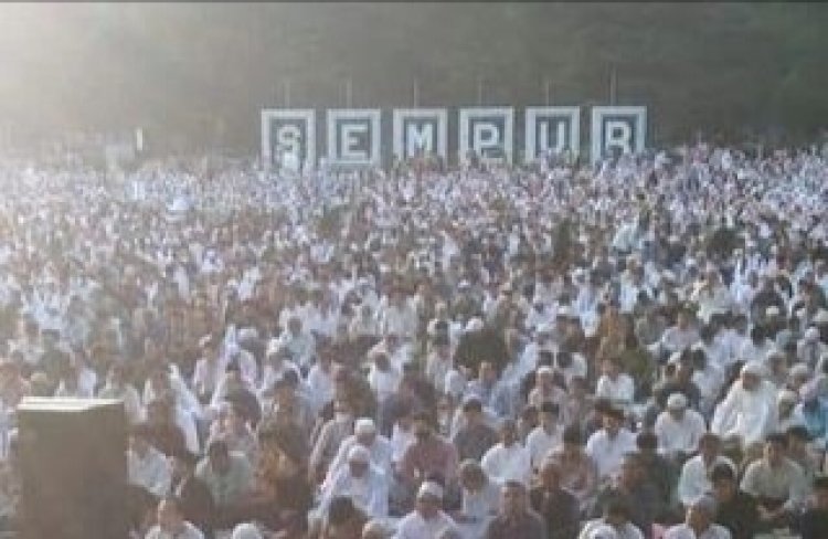 Jamaah Muhammadiyah Sholat Idul Adha di Lapangan Sempur Bogor