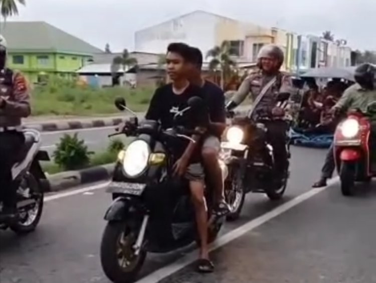 Viral Pengendara Motor Ini Keciduk Polisi Tanpa Pakai Helm, Netizen: Jantung Aman Bro?