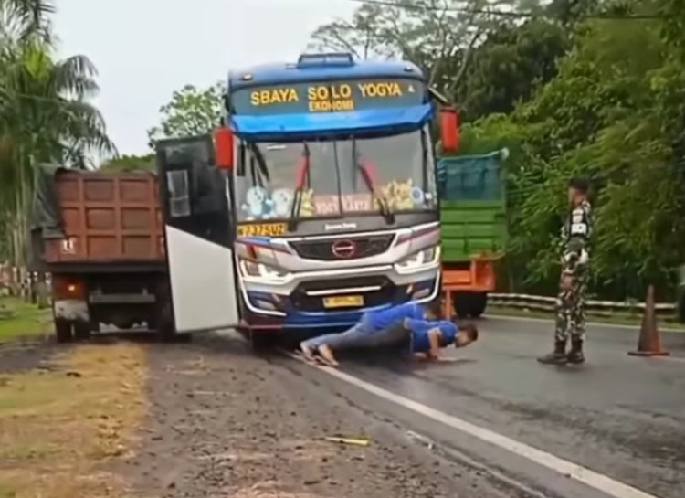 Viral Sopir Bus Dihukum Push Up Oleh Anggota TNI