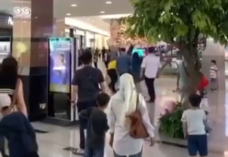 Video Detik-Detik Pengunjung Rebutan Naik Eskalator di Pakuwon Mall