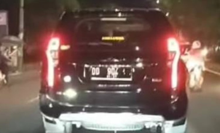 Viral Pajero Berstrobo Ugal-ugalan hingga Pemotor Jatuh di Makassar
