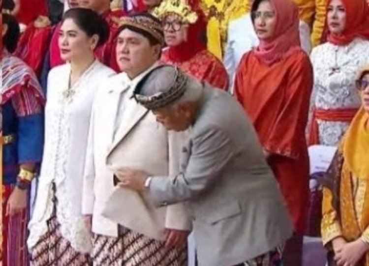 Momen Lucu Menteri PUPR Basuki Buka Baju Erick Thohir saat Upacara HUT RI di Istana Merdeka
