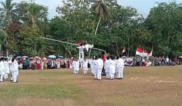 Pelatih Paskibra di Lampung Terjatuh Usai Perbaiki Bendera yang Nyangkut Saat Pengibaran