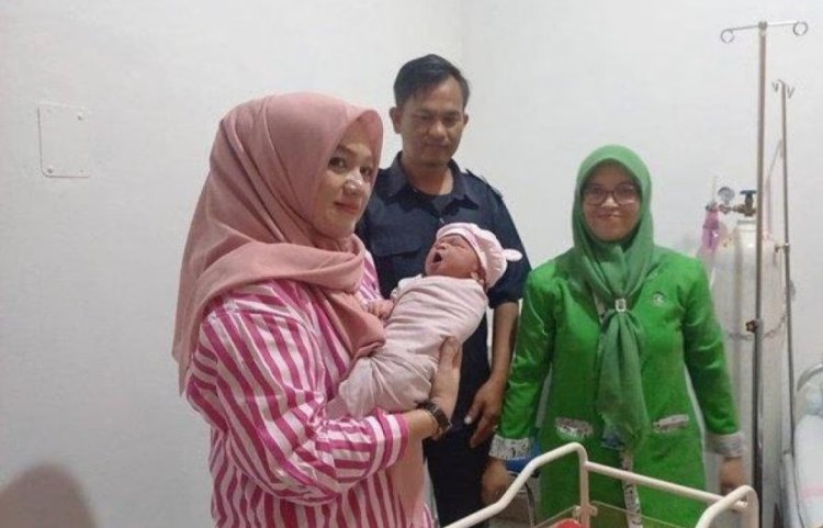 Lahir pada 17 Agustus, Bayi di Palembang Diberi Nama 'Hut RI Agustina'