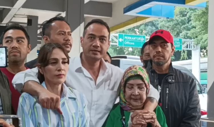 Ferry Irawan Tiba di Jakarta Disambut Keluarga