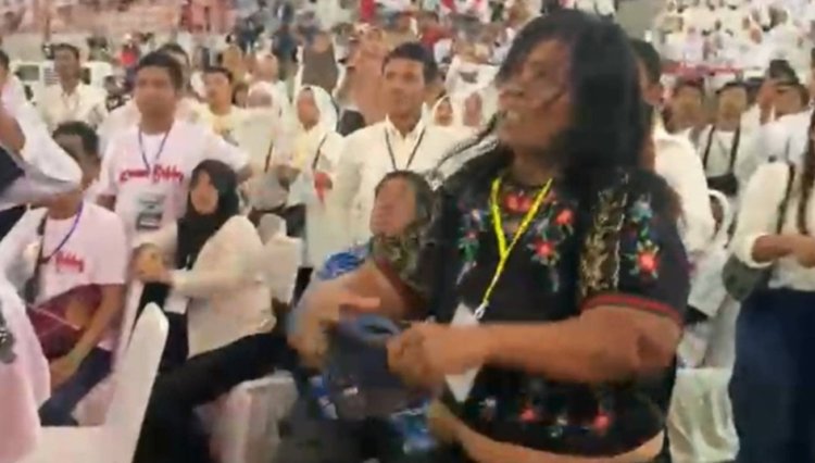 Viral Wanita Ini Ngamuk saat Jokowi Tiba di Acara Relawan Bobby