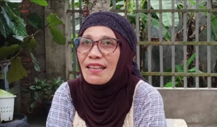 Nursyah Ibu Indah Permatasari Pakai Kostum dan Tarian Aneh Saat Live di Medsos, Netizen: Kaget