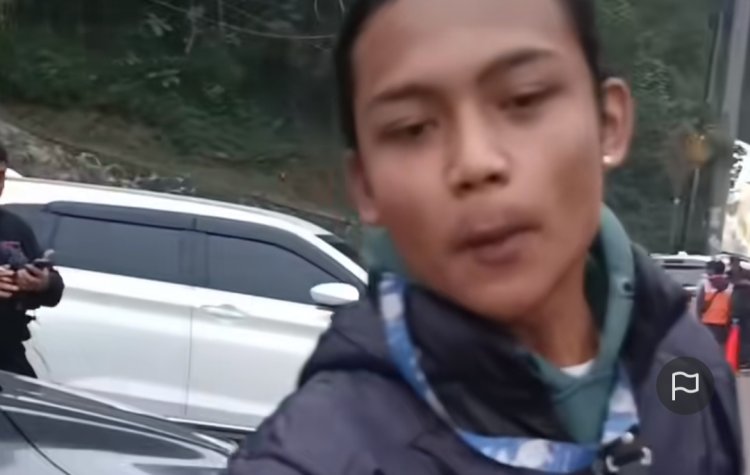 Viral! VIdeo Wisatawan Ungkap Parkir di Pinggir Jalan Rp20 Ribu di Puncak Bogor
