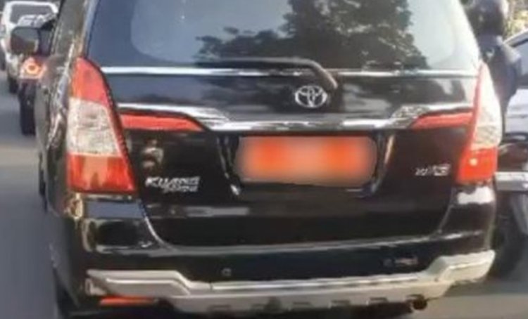Viral Innova Pelat Merah Diduga Kabur Usai Tabrak Pemotor di Bogor