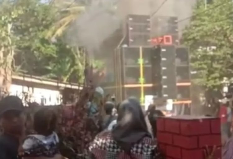 Sound System Raksasa Terbakar Saat Acara Karnaval Desa di Jember