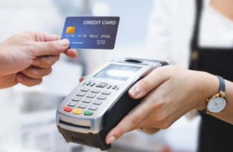 Peneliti Sebut Kartu Kredit Turun Gegara Meningkatnya Pinjol