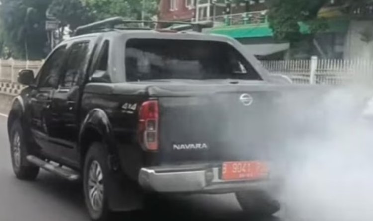 Viral Mobil Pelat Merah Milik Pemprov DKI Keluarkan Asap Tebal