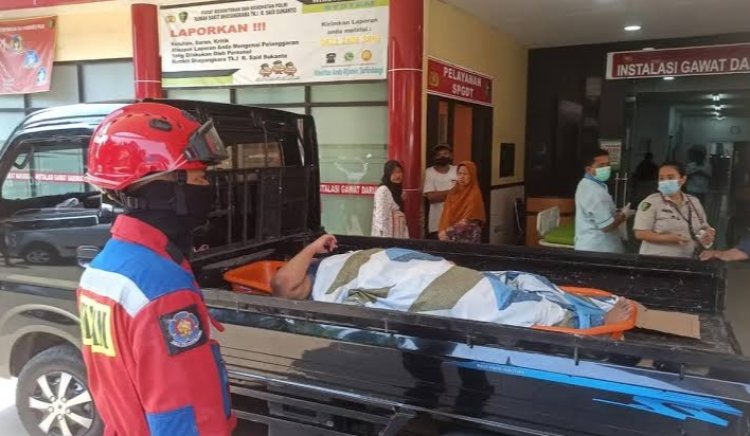 Pria Obesitas di Pancoran Diduga Jatuh di Kamar Mandi, Dilarikan ke RS