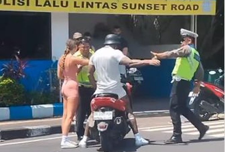 Viral WNA Dorong Polisi saat Ditilang Gegara Tak Pakai Helm di Bali
