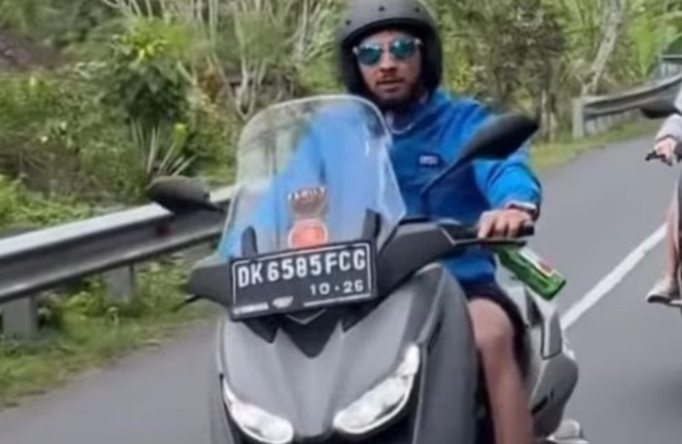 Berulah Lagi, Bule Naik Motor Zigzag Sambil Minum Bir di Jalanan Bali