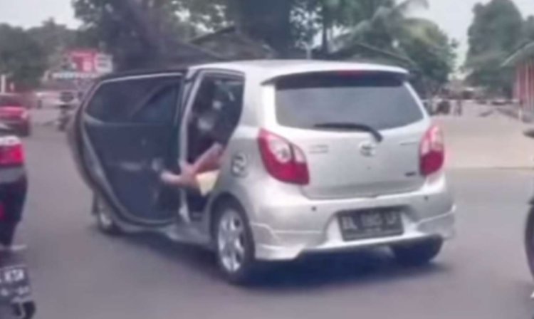 Viral Wanita Teriak Minta Tolong Dalam Mobil di Padang, Warga Malah Cuek