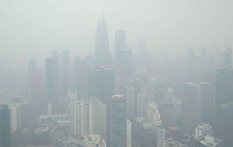 Malaysia Bersiap Tutup Sekolah Gegara Kabut Asap dari Indonesia