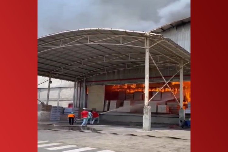 Pabrik Tisu di Mojokerto Kebakaran, Karyawan Panik Berhamburan